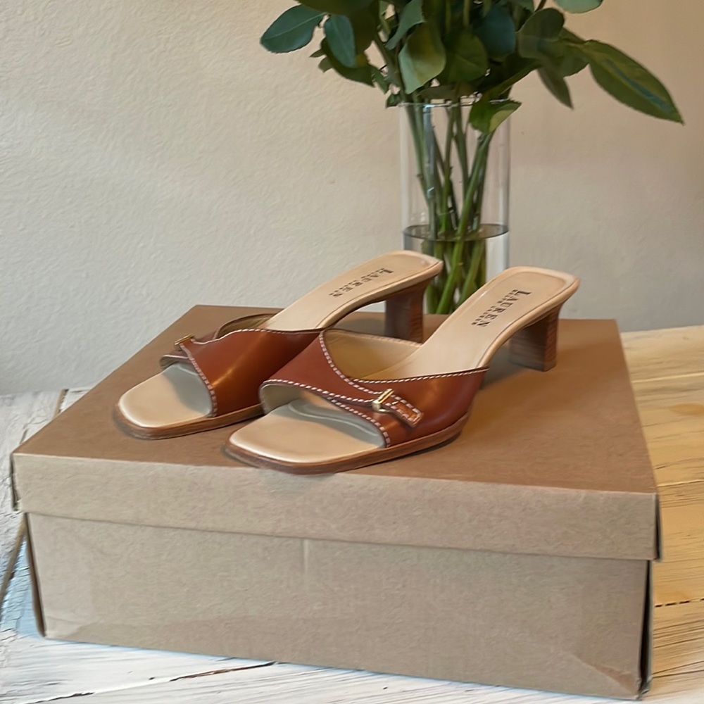 🌺 LAUREN/ RALPH LAUREN sandals. Size 7B